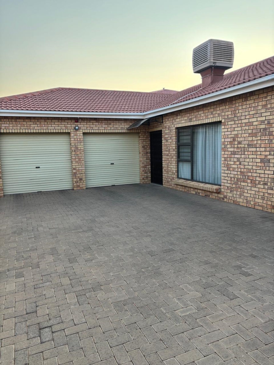 3 Bedroom Property for Sale in Hillcrest Northern Cape